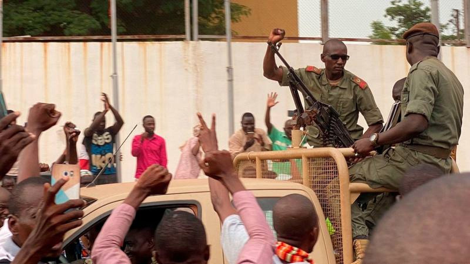 El primer ministro Boubou Cisse había llamado a los militares al diálogo