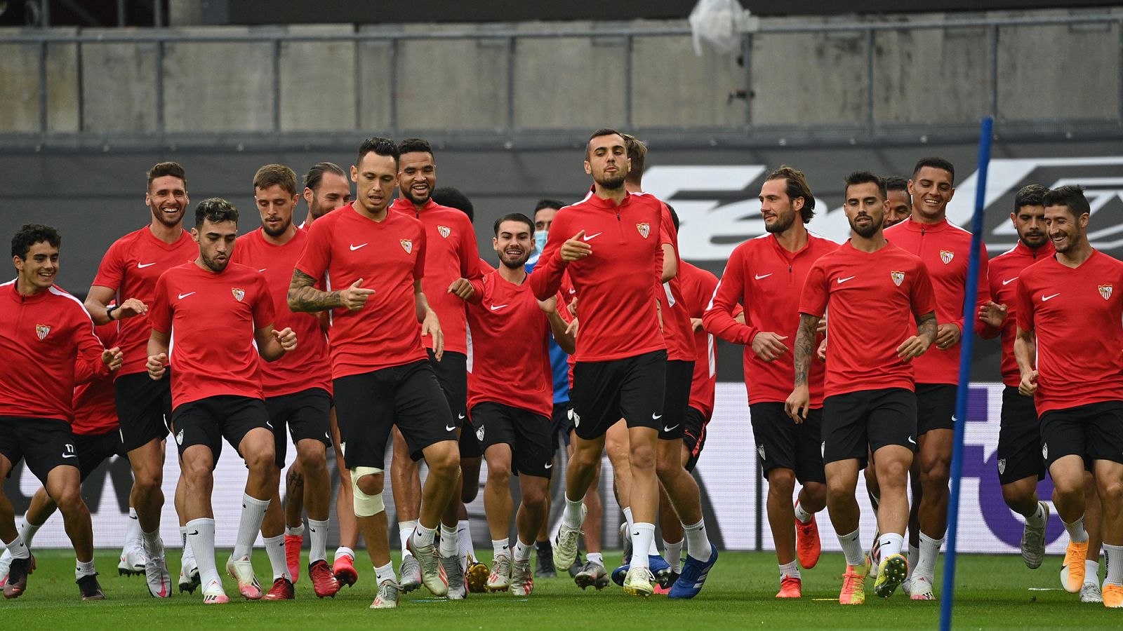 Entrenamiento del Sevilla en Colonia (Alemania).