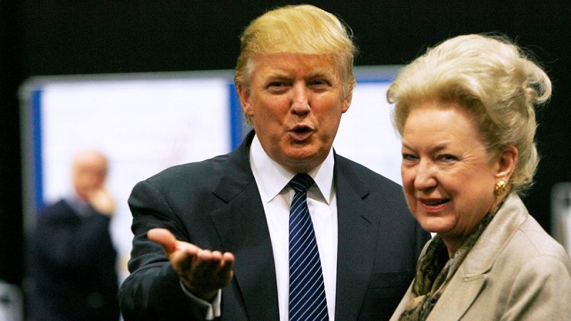 Donald Trump junto a su hermana Maryanne Trump Barry