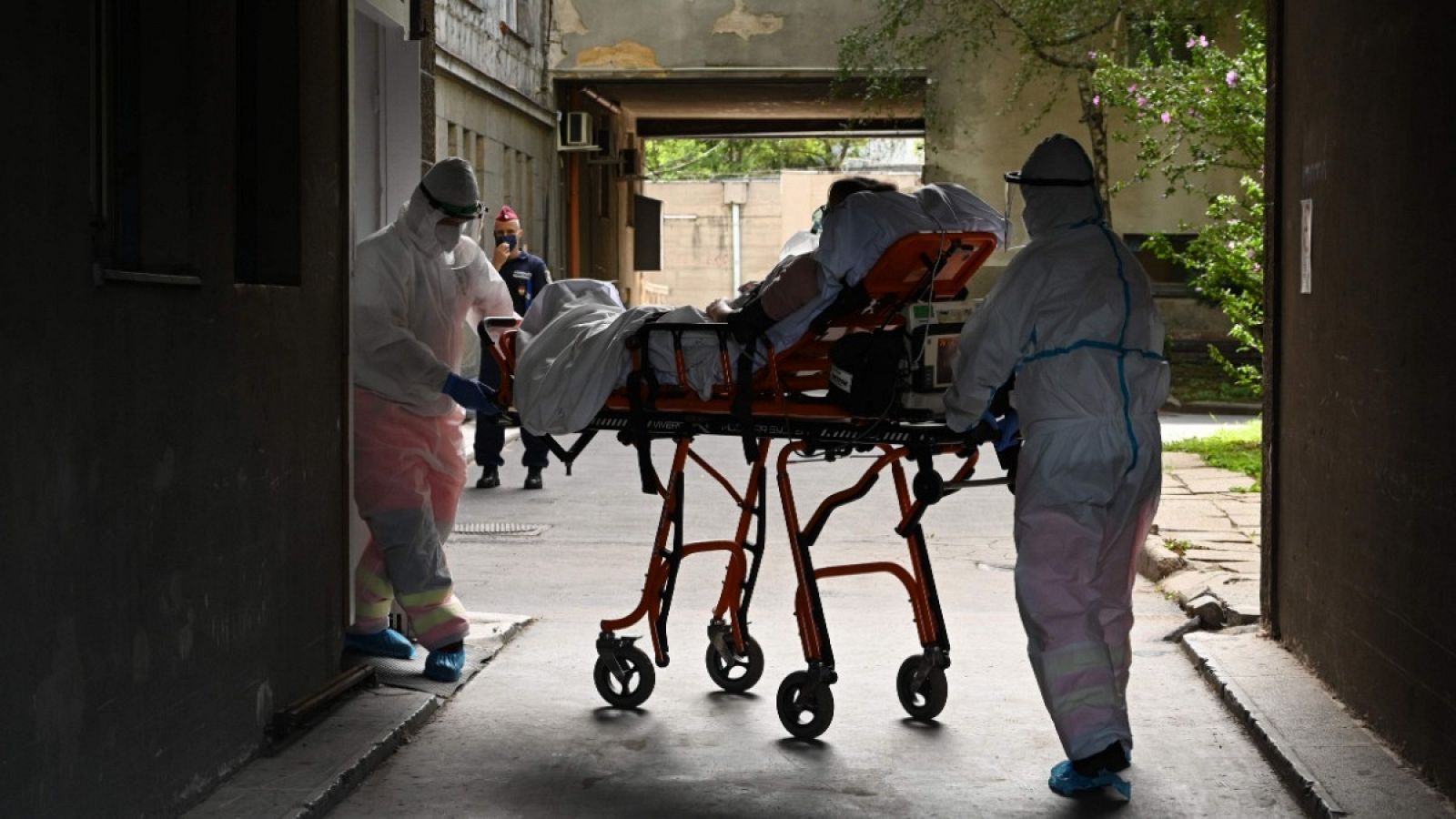Simulacro de emergencia sanitaria en el hospital Kutvolgyi de Budapest