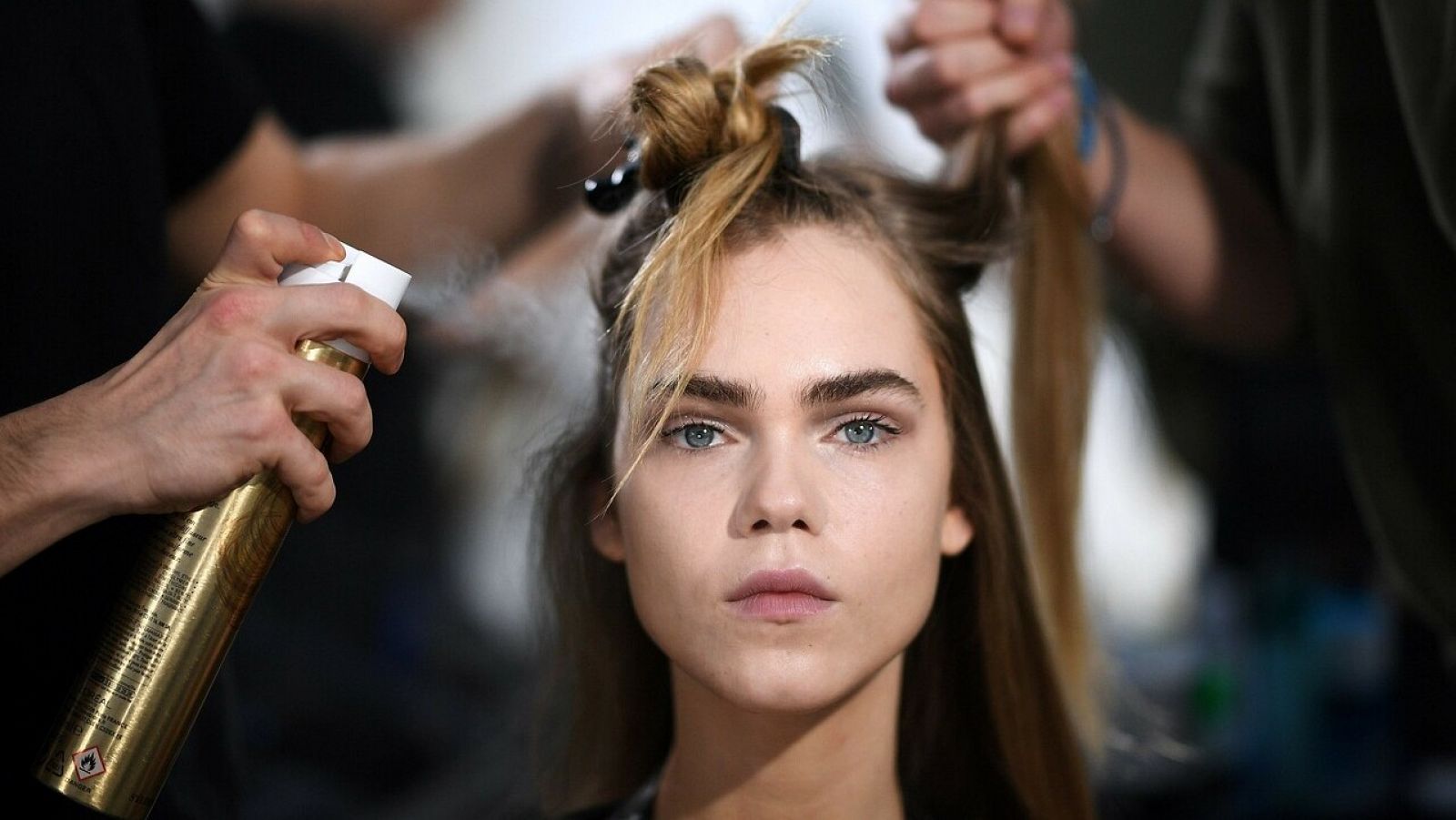 ¿Cómo combatir el pelo dañado después del verano? (Foto: backstage de Elie Saab)