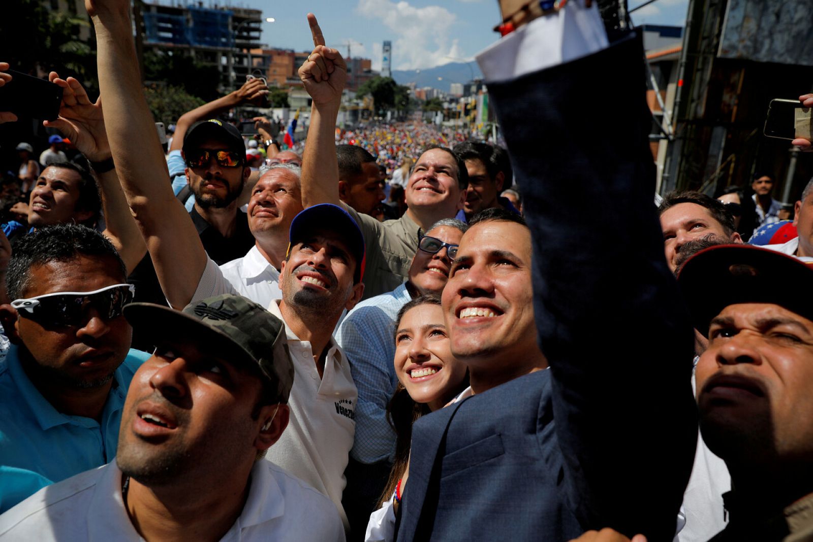 El líder de la Asamblea Nacional, Juan Guaidó y Henrique Capriles asisten a un mitin contra el gobierno del presidente venezolano Nicolás Maduro en Caracas, Venezuela. 