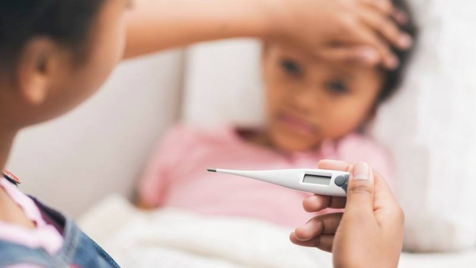  Las CC.AA. han pedido a las familias que los niños con síntomas compatibles con la COVID-19 no acudan a los centros educativos.