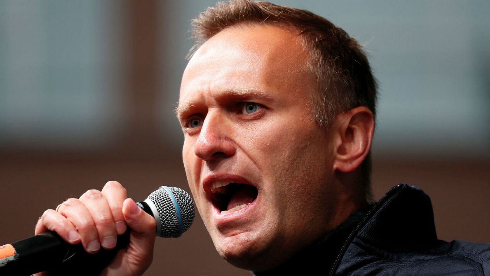 El líder opositor rusa, Alexei Navalny, pronuncia un discurso durante una manifestación en Moscú, Rusia.