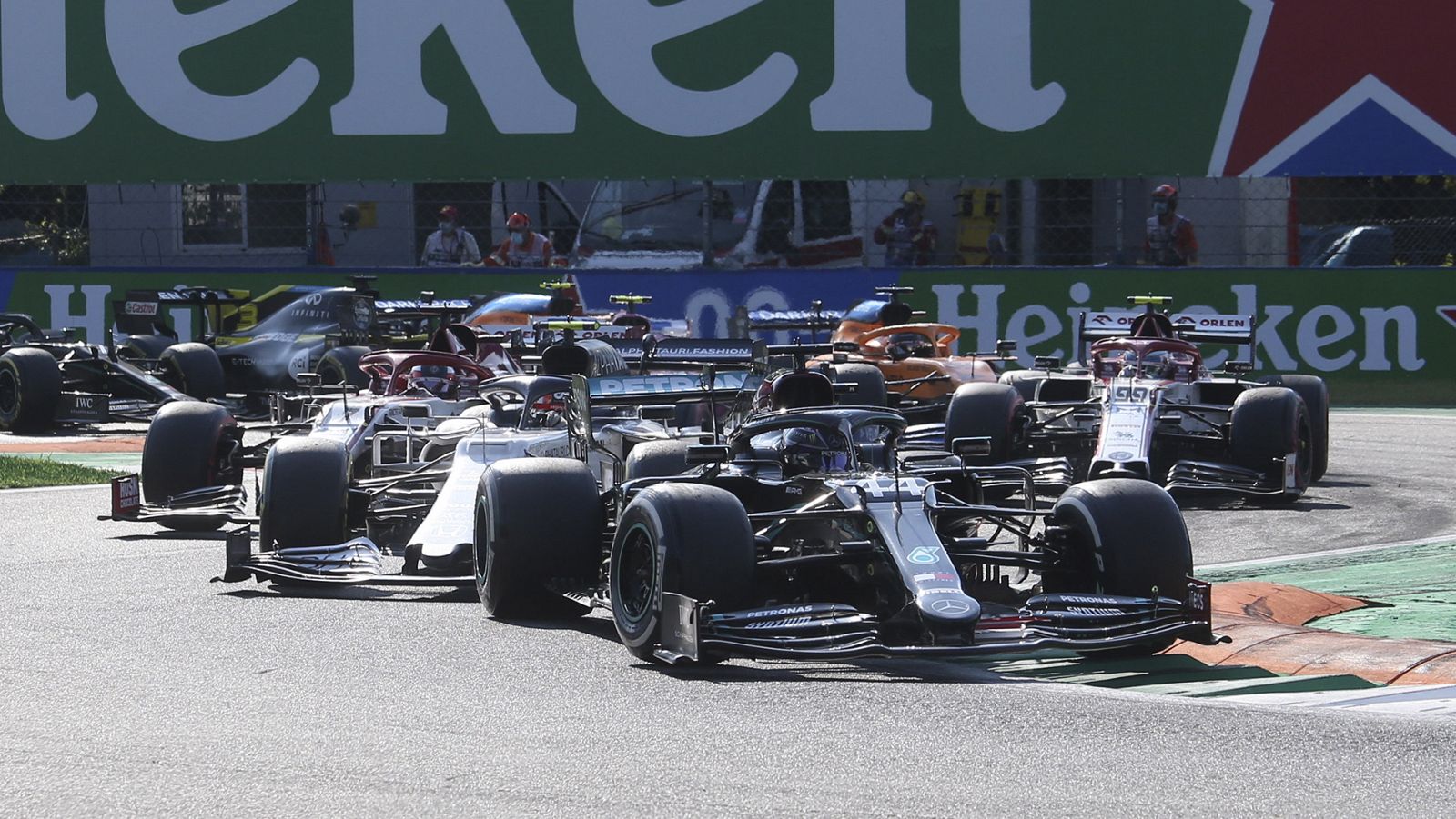 Imagen del pasado GP de Italia, con Hamilton por delante.