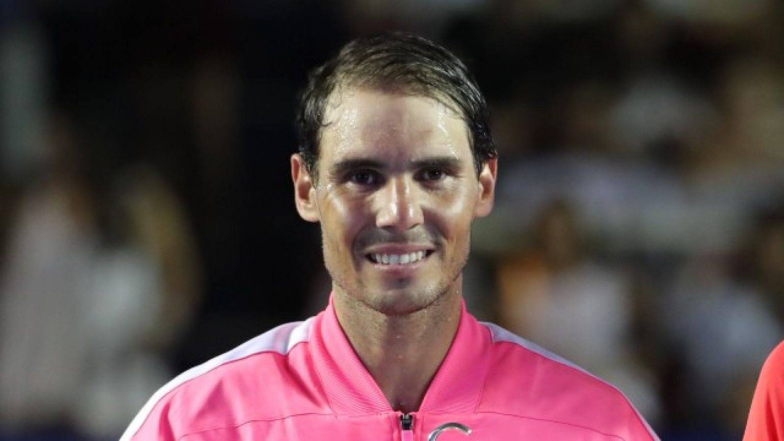 El español Rafael Nadal posa tras ganar el Abierto de Tenis de Acapulco en febrero de 2020.