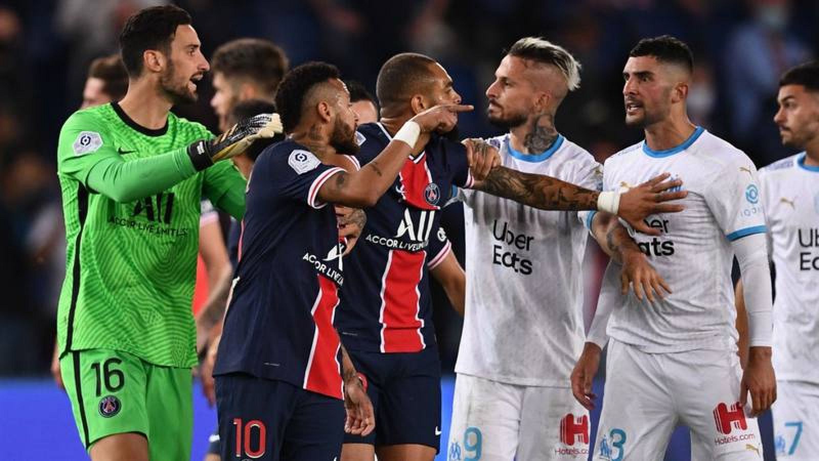 Imagen de la trifulca del encuentro entre PSG y  Olympique de Marsella.