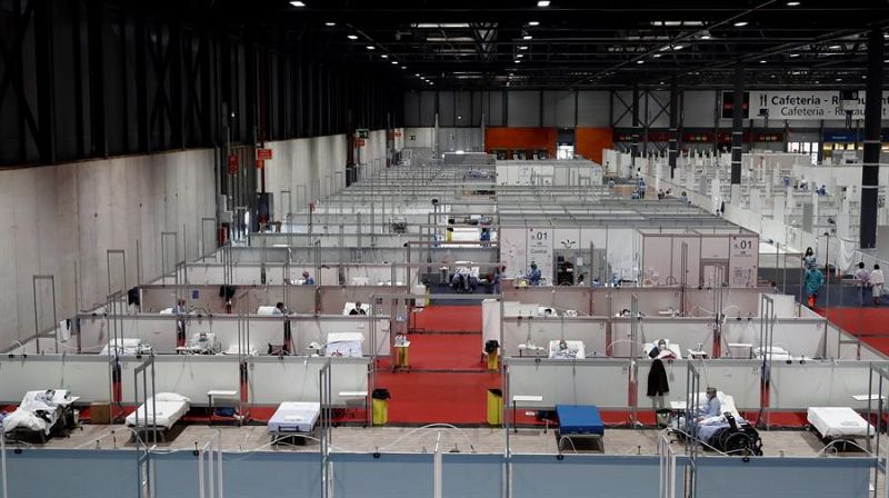 Vista general del hospital de campaña provisional que se instaló en Ifema