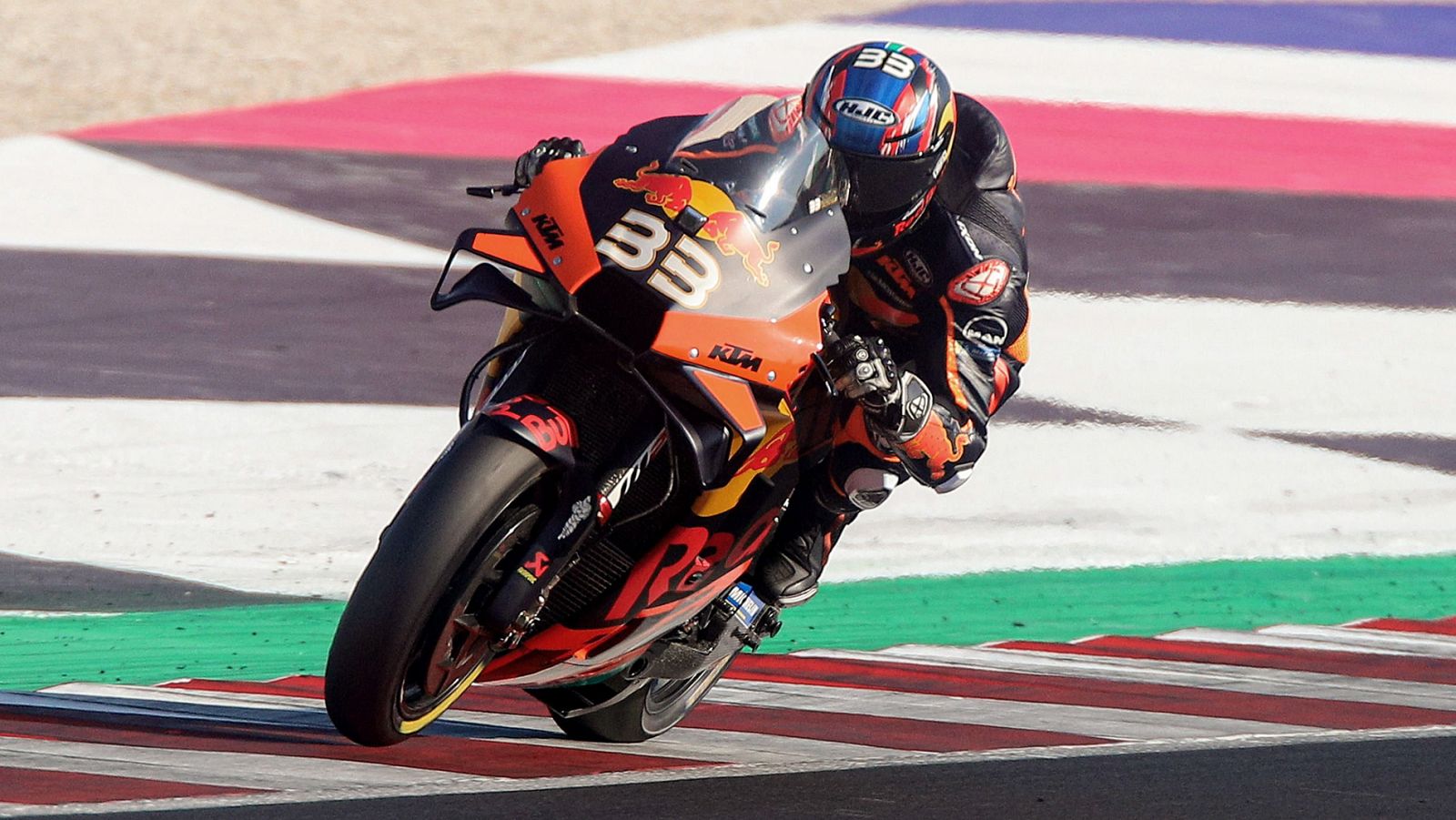 El sudafricano Brad Binder, en los entrenamientos del GP de Emilia Romagna.