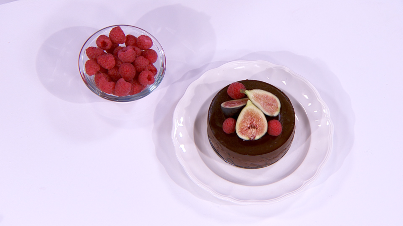 Tarta fría de cacao y aguacate