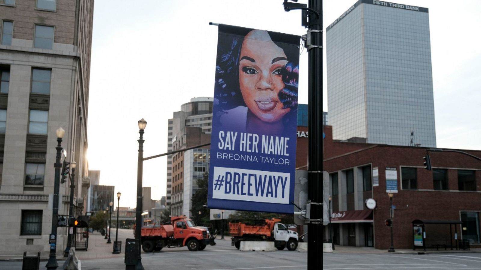 Una señal en memoria de Breonna Taylor en las calles de Louisville, Kentucky.