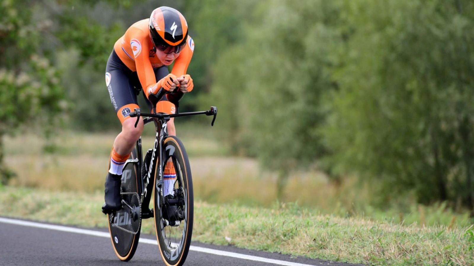 Anna van der Breggen, durante la prueba contrarreloj de los Mundiales de ciclismo en Imola.