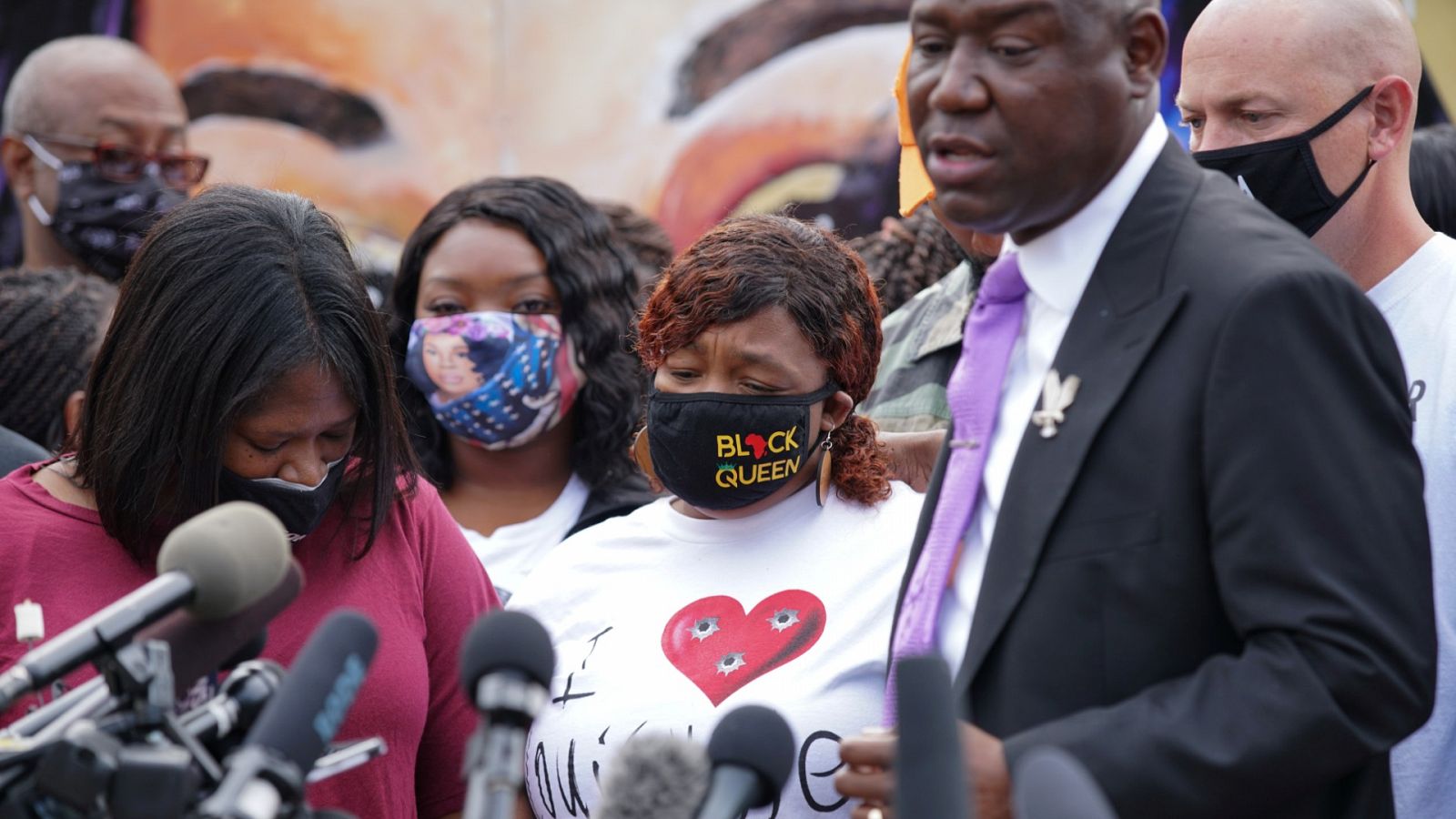 La madre y los abogados de Breonna Taylor, en rueda de prensa en Louisville