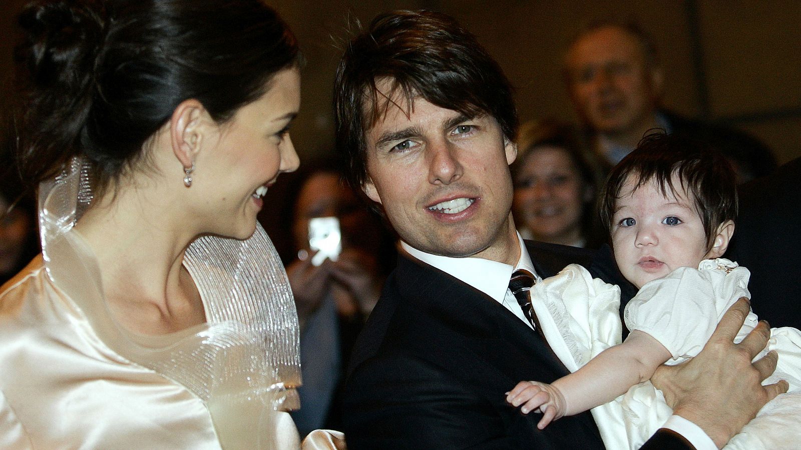 Katie Holmes y Tom Cruise con syu hija Suri en la celebración de su boda en Brescia