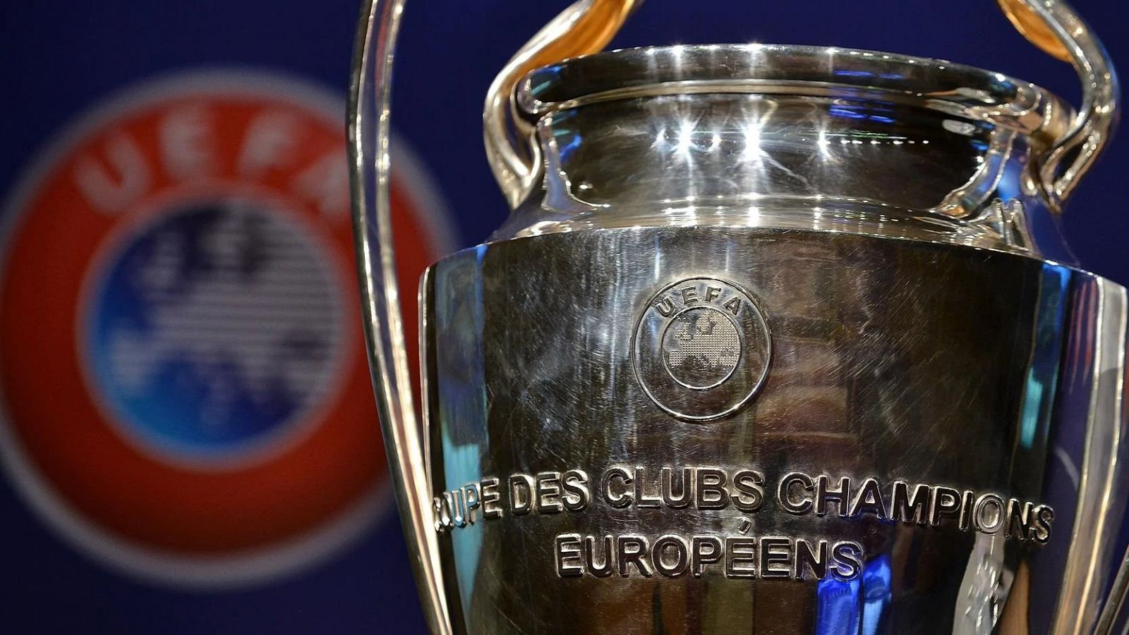 El trofeo de la Champions League, en la sede de la UEFA.