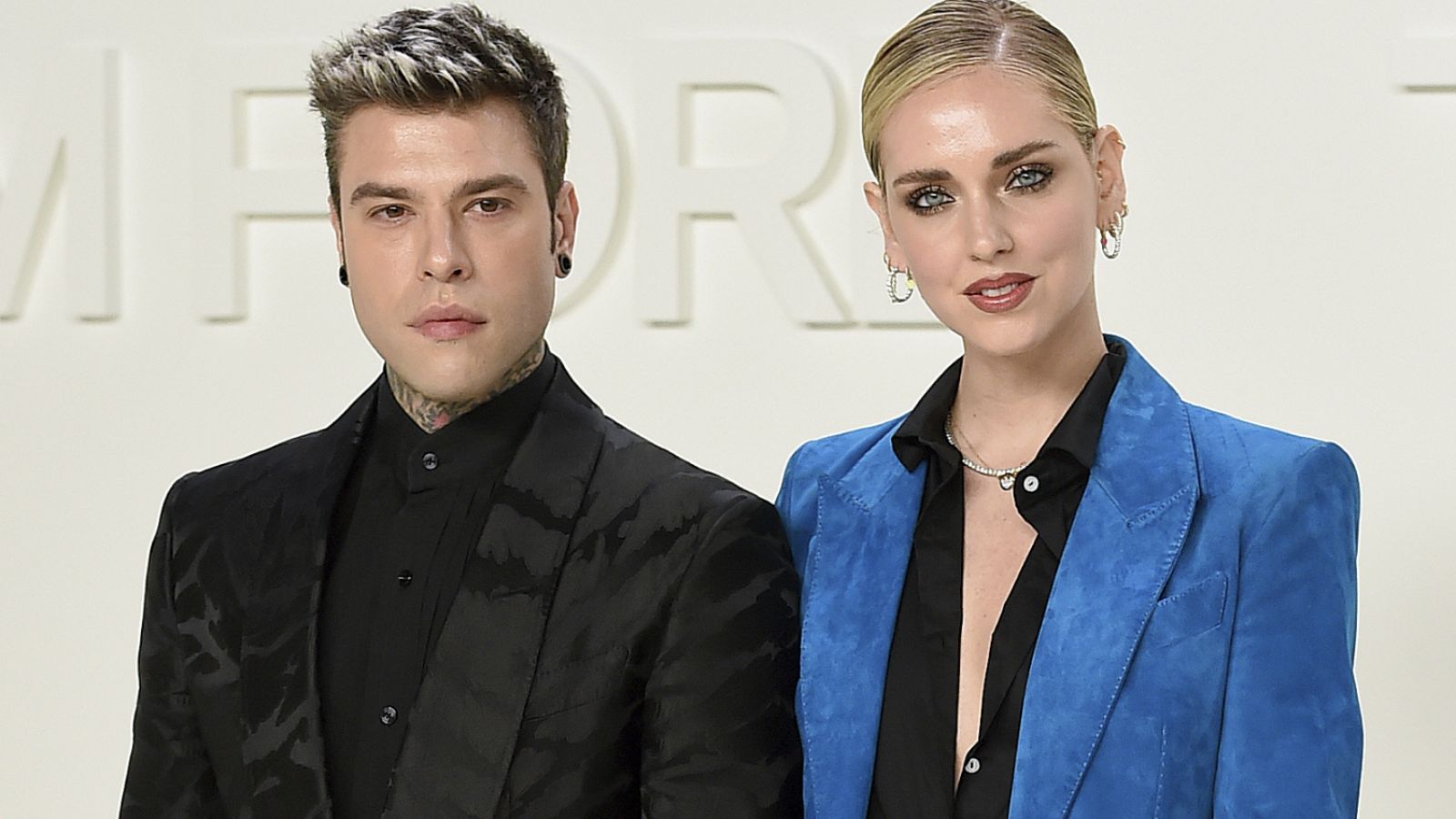 Fedez y Chiarar Ferragni en un desfile de moda