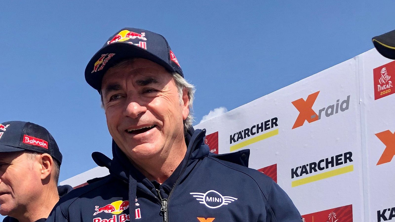 El español Carlos Sainz, durante el rally Dakar 2020 en el campamento de Riad (Arabia Saudí).