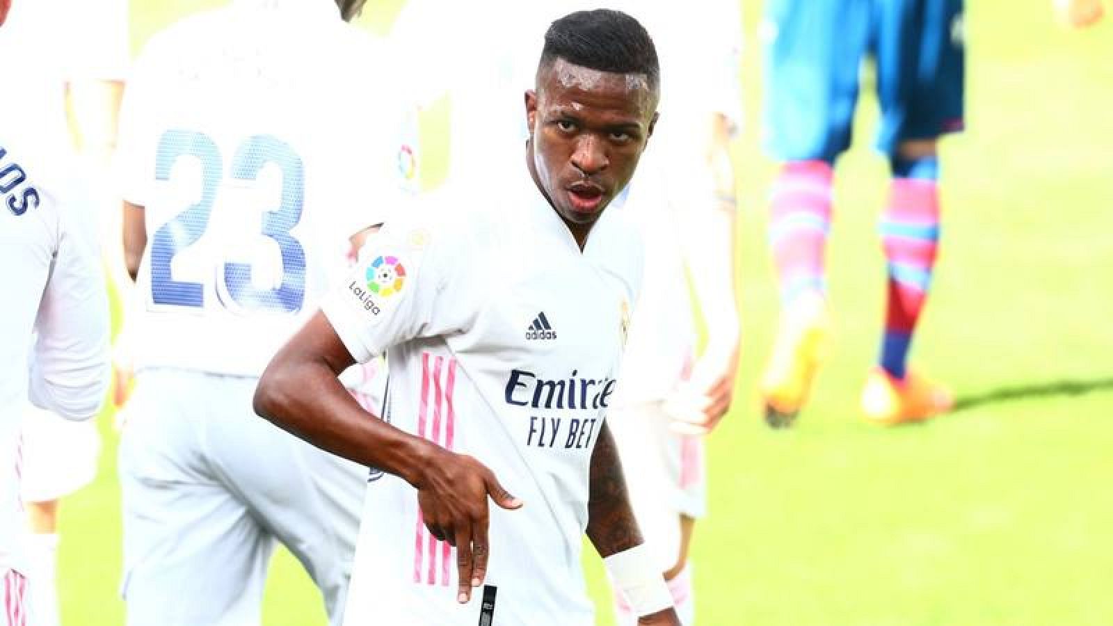 El jugador del Real Madrid, Vinicius, celebra su tanto ante el Levante en la quinta jornada de la Liga 2020-2021.