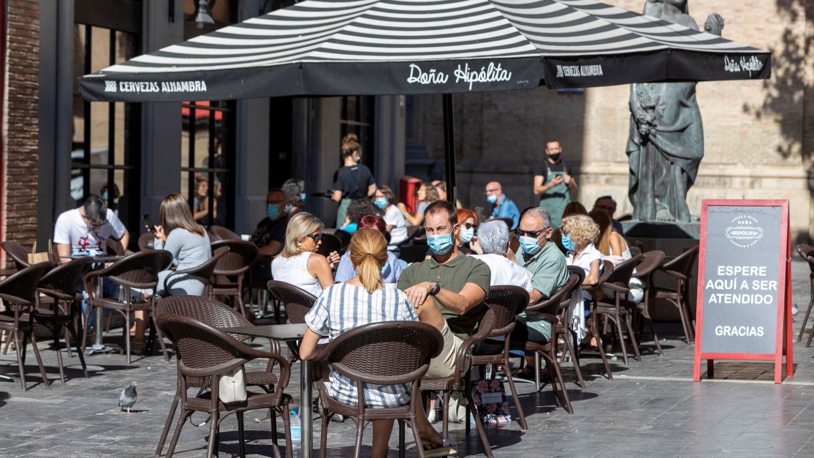 Terraza de un establecimiento en la plaza de San Felipe, en Zaragoza