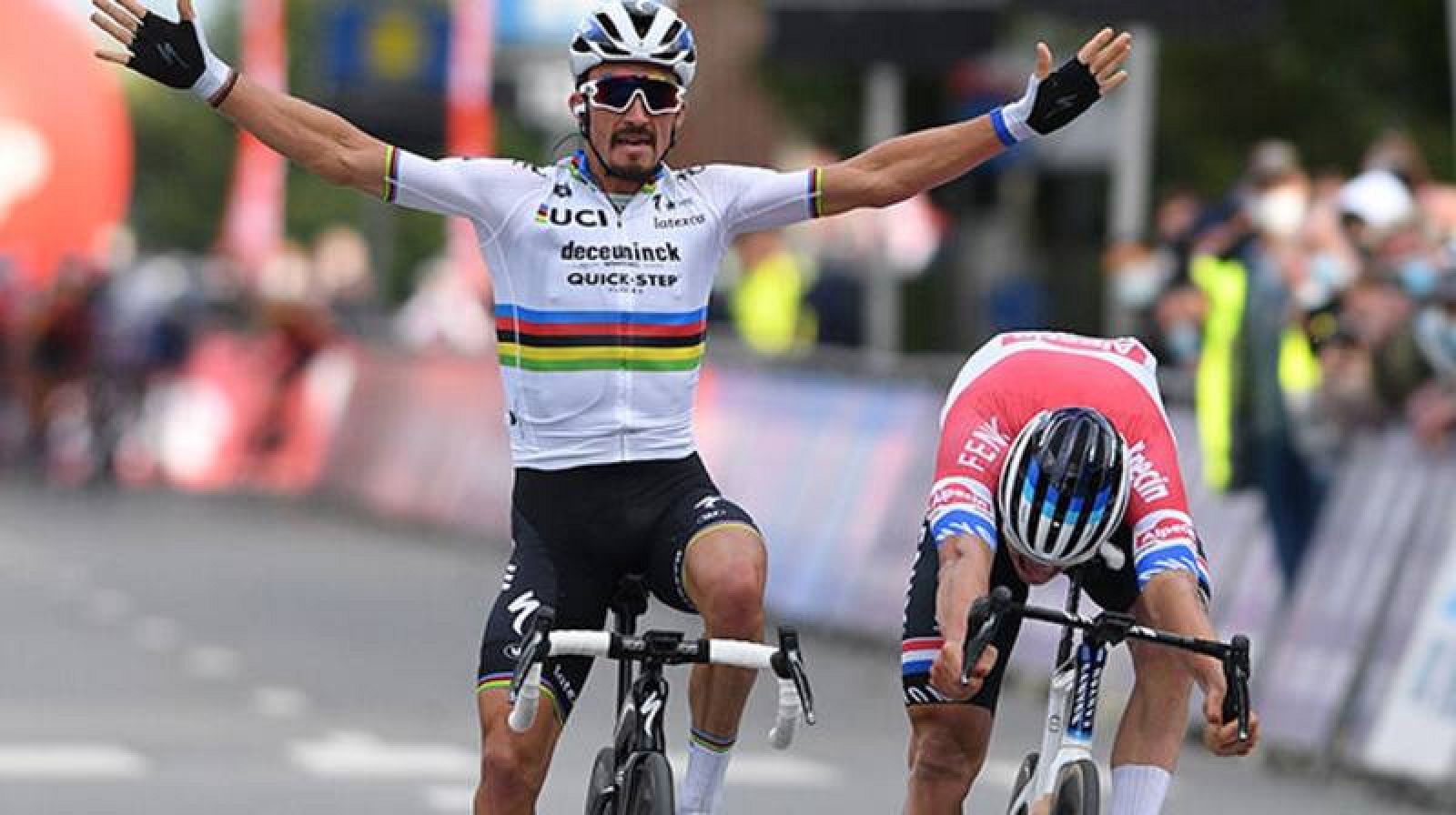 Julian Alaphilippe estrena el arcoíris con su victoria en la Flecha Brabanzona.