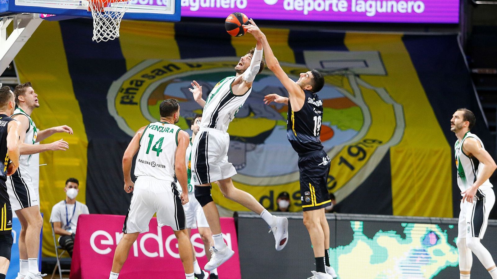 Imagen del Tenerife - Joventut de la sexta jornada.