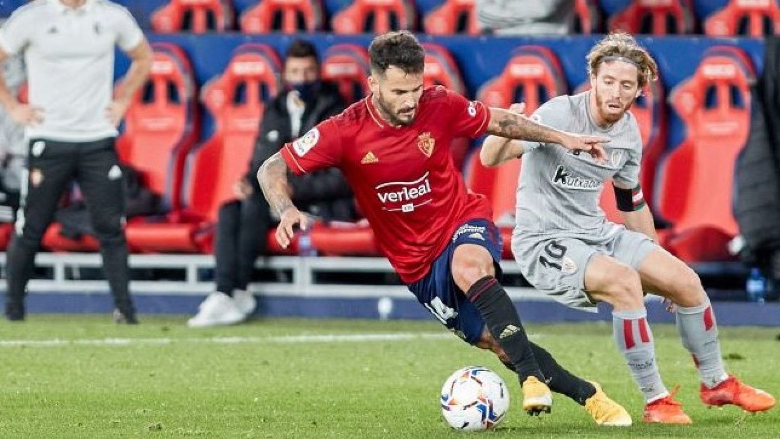 Lance del partido de Liga entre Osasuna y Athletic Club de la séptima jornada de Liga 2020-2021.