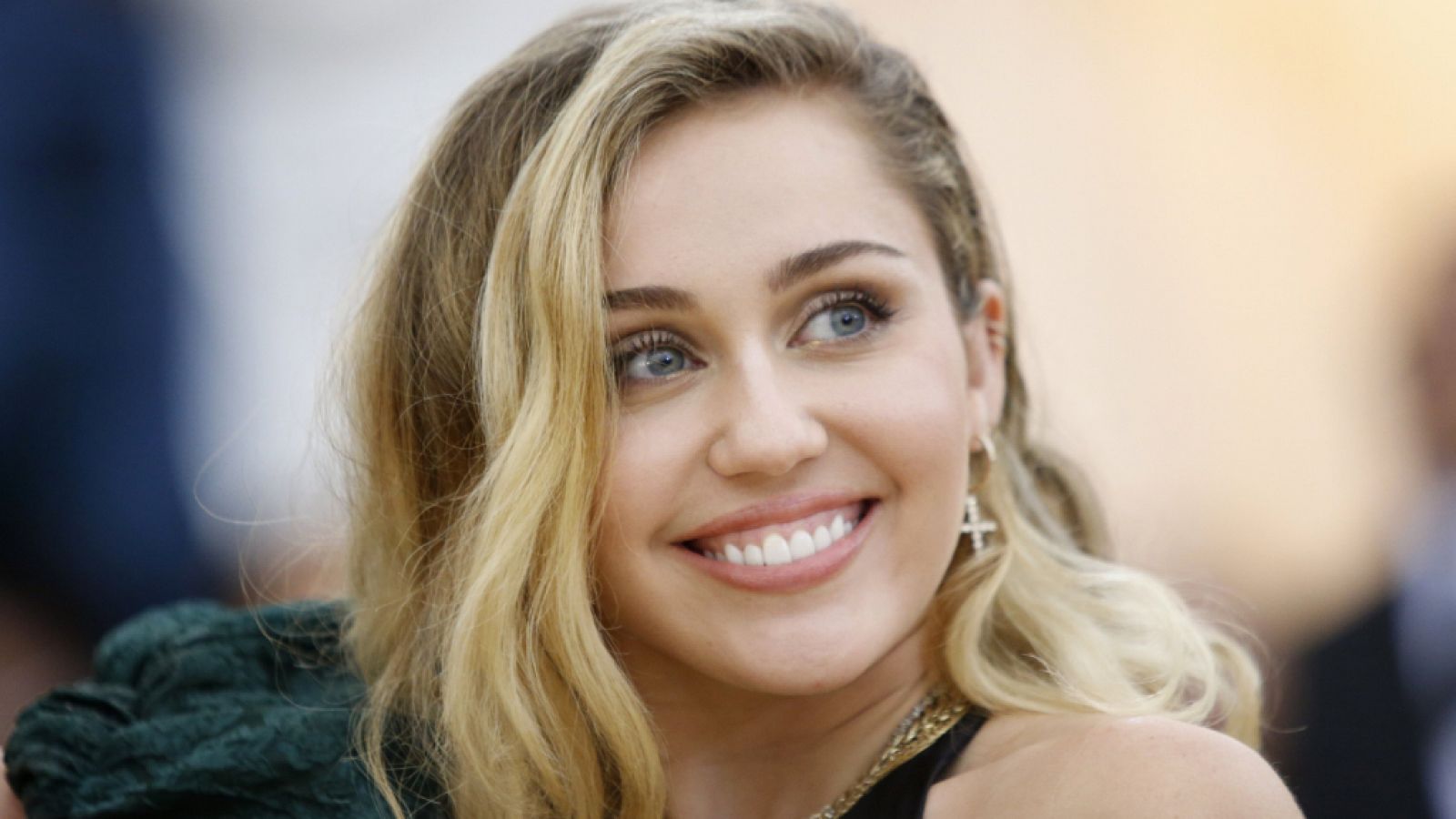 Miley Cyrus confiesa lo que ocurrió durante la grabación de 'Plastic Hearts'