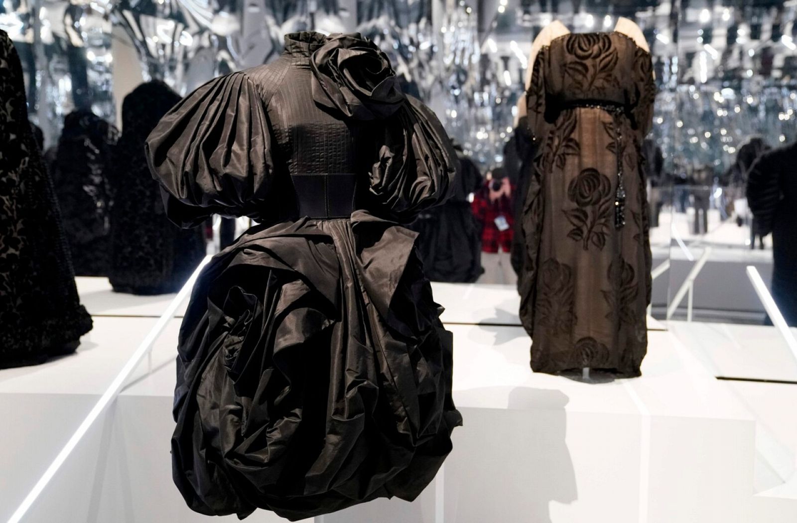 About Time: Fashion and Duration está ya lista para viajar de 1870 y a 2020