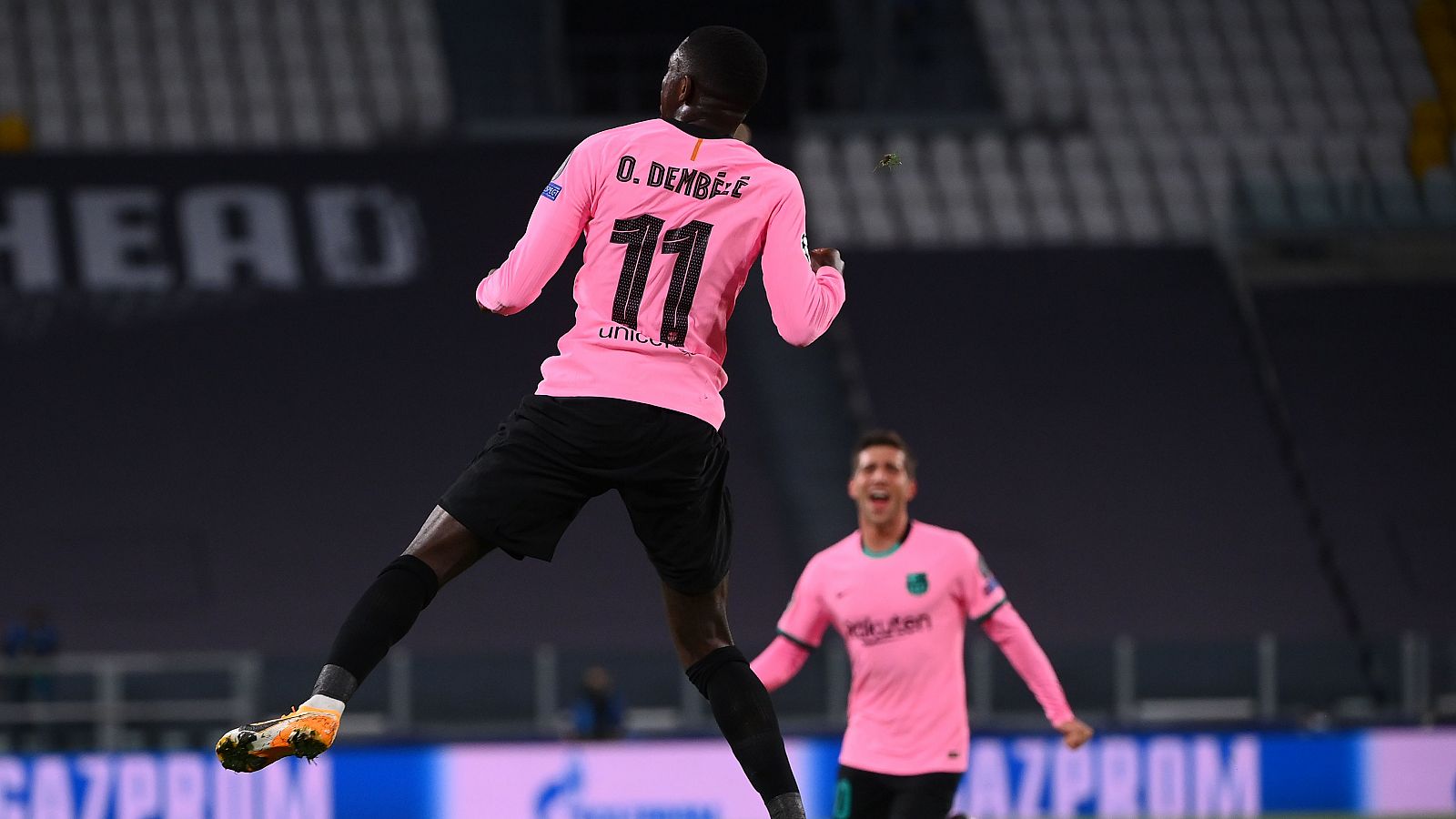 Ousmane Dembélé celebra su gol en Turín.