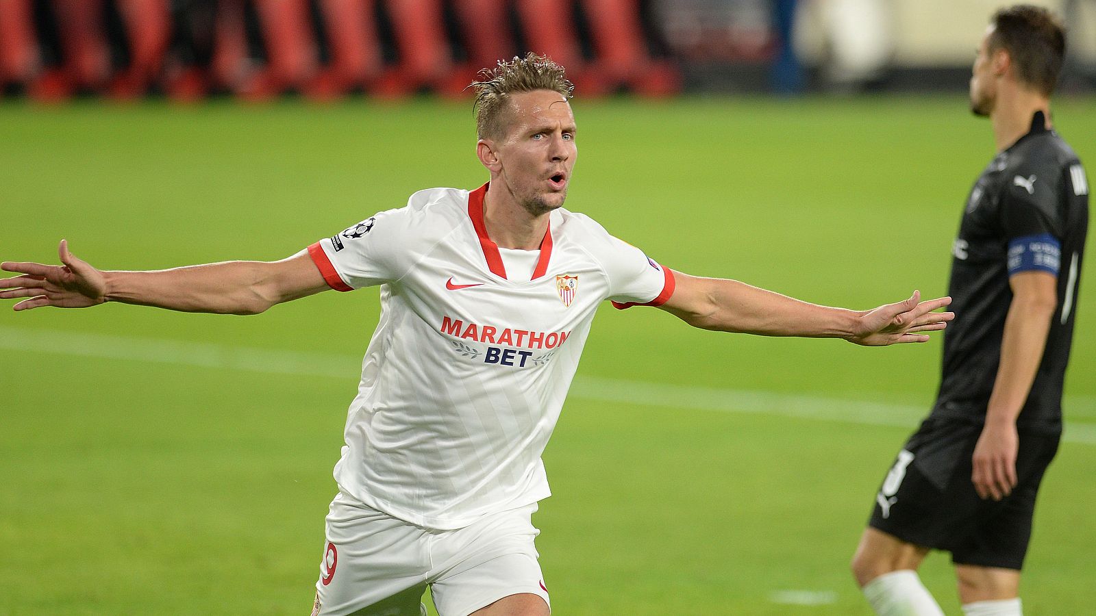 De Jong celebra su gol al Rennes.