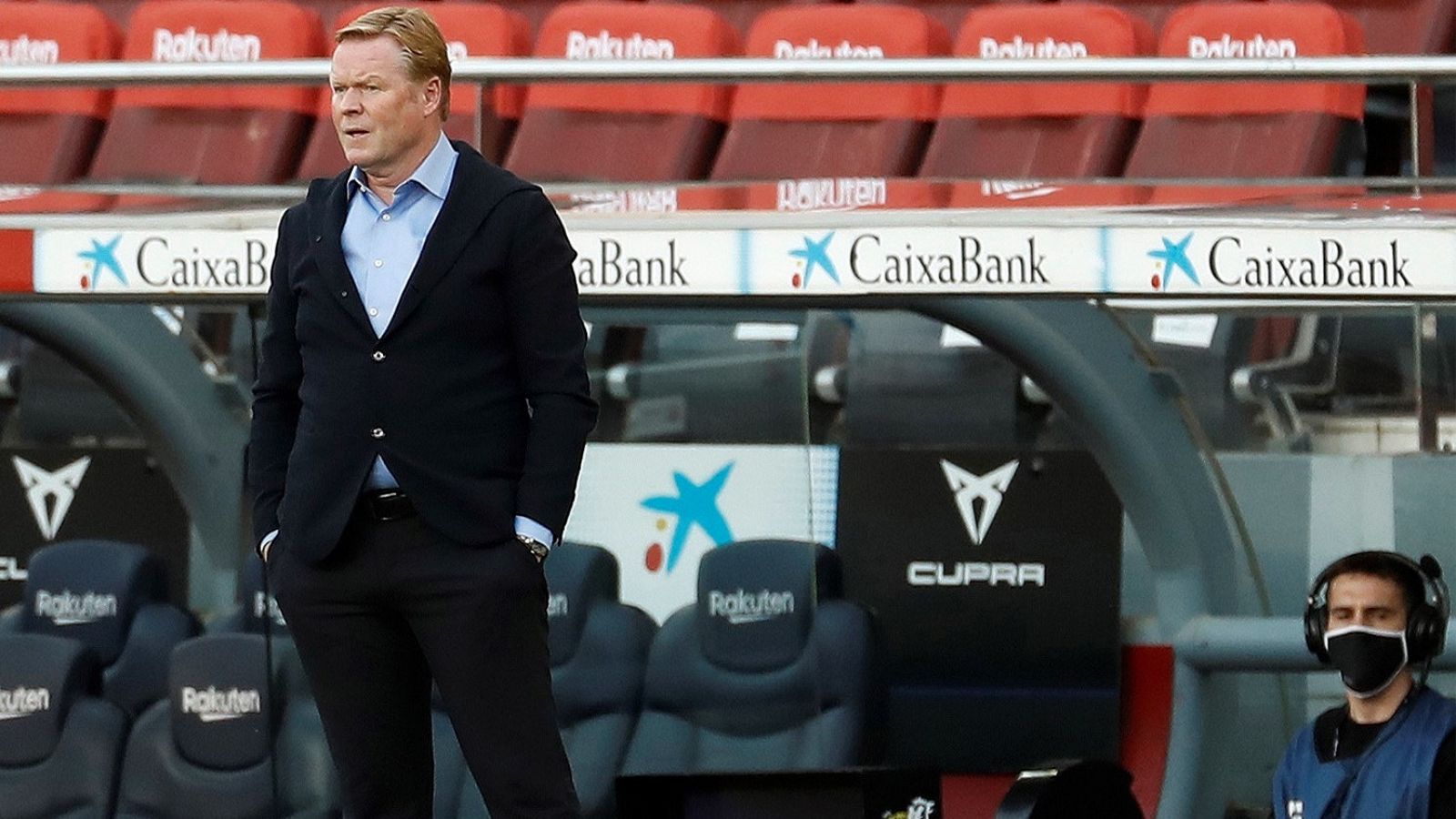 El entrenador holandés del FC Barcelona, Ronald Koeman, durante el Clásico.