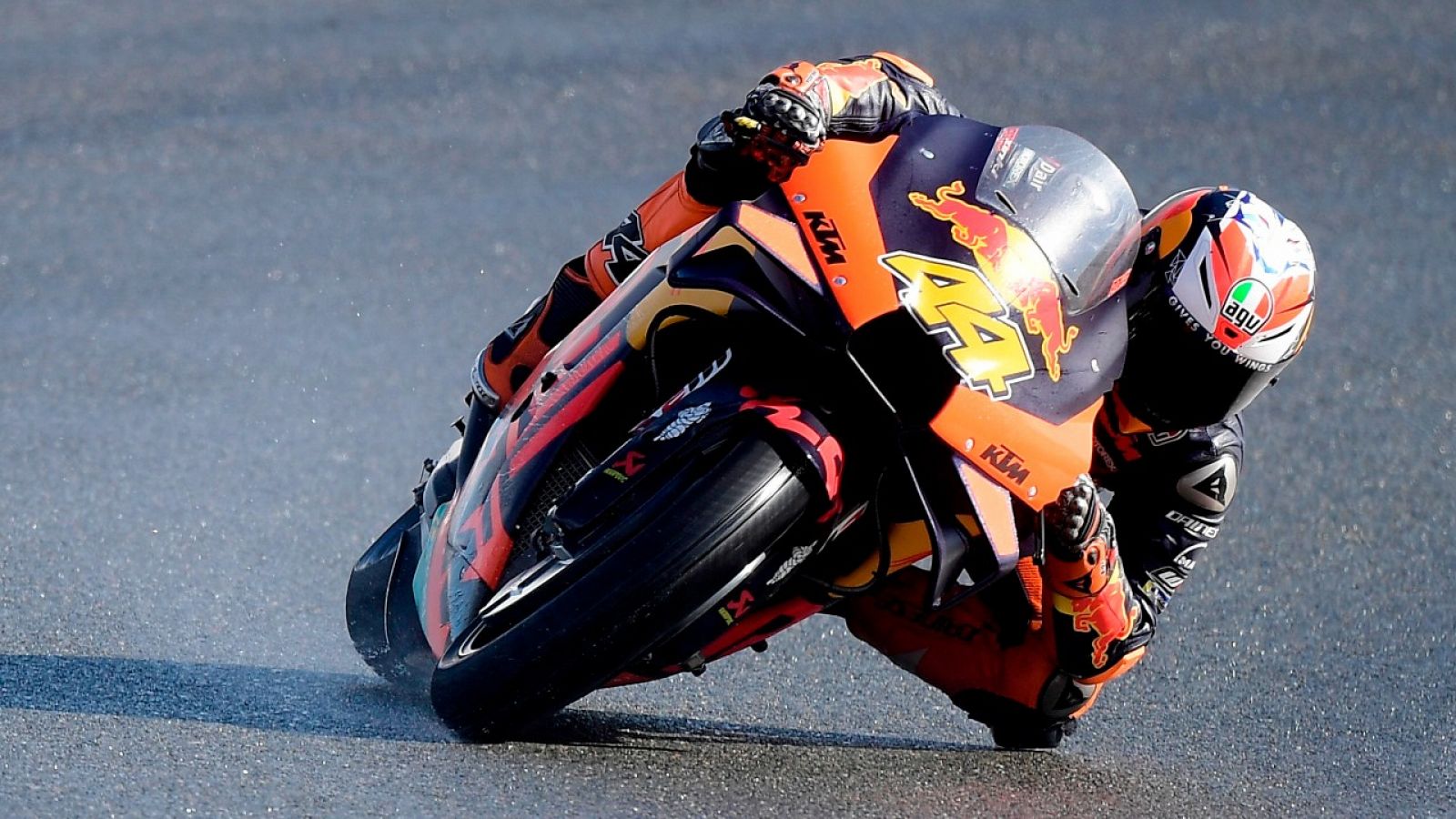 El piloto español Pol Espargaró (KTM) durante los entrenamientos del GP de Europa de MotoGP.