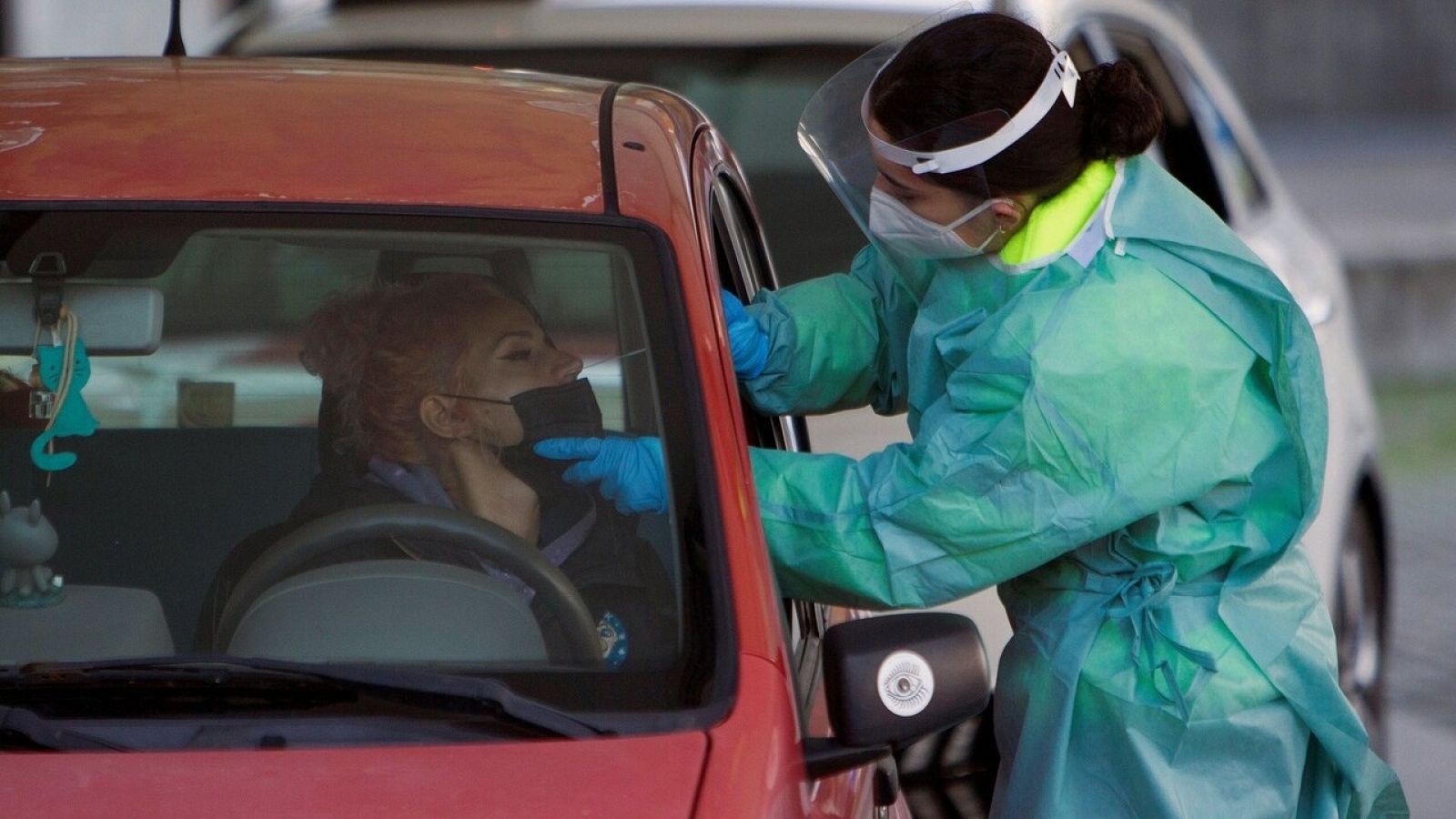 Personal sanitario toma de muestras para análisis de COVID-19 en el Hospital Alvaro Cunqueiro de Vigo