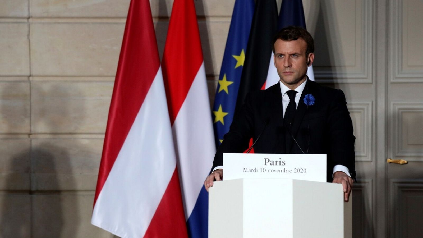 El presidente francés Emmanuel Macron en la rueda de prensa tras la reunión con otros líderes europeos.