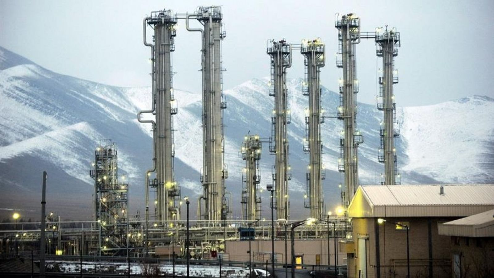 Imagen tomada el 15 de enero de 2011 que muestra el reactor de agua pesada de la ciudad de Arak (Irán).