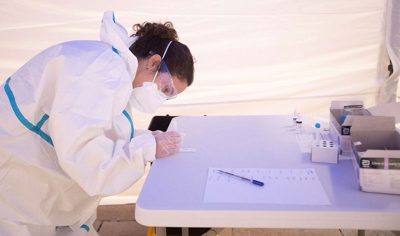 Illa pide un plan a las comunidades que quieran hacer los test en las farmacias