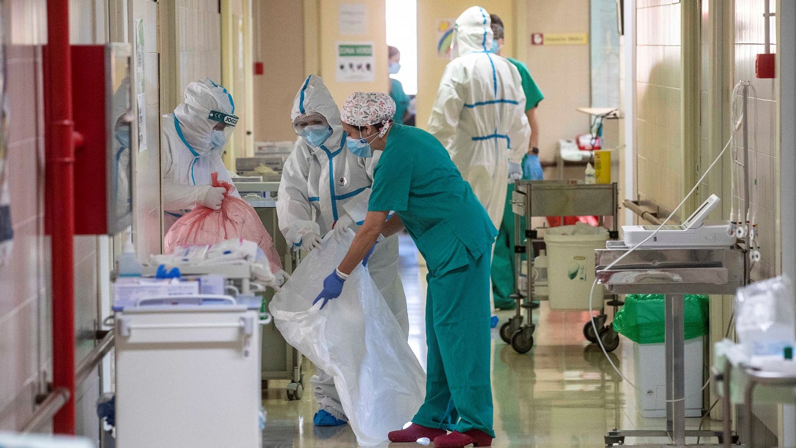 España es el cuarto país en gasto sanitario per cápita de la UE para hacer frente al coronavirus, según la OCDE.