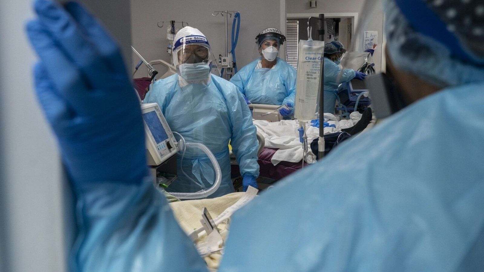 Sanitarios tratan a pacientes de COVID-19 en Houston, Texas, EE.UU. Go Nakamura/Getty Images/AFP