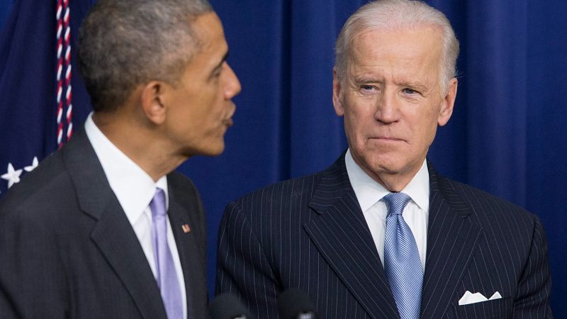 Biden (d) junto a Obama (i) en una imgen de diciembre de 2016.