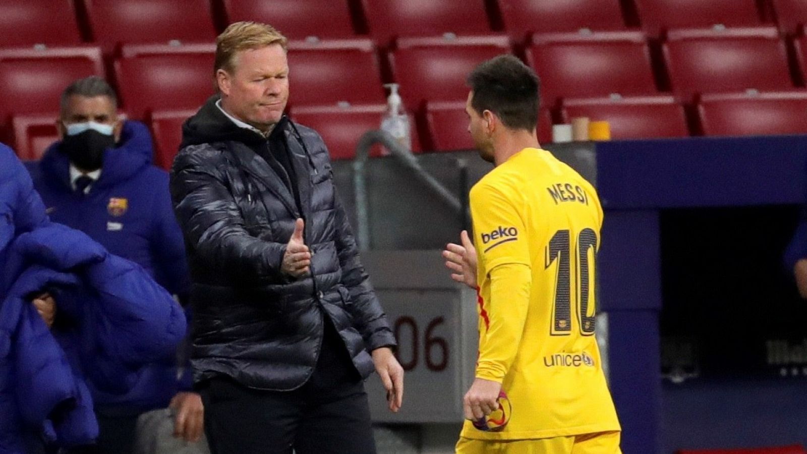 Lionel Messi abandona el terreno de juego durante el partido ante el Atlético de Madrid