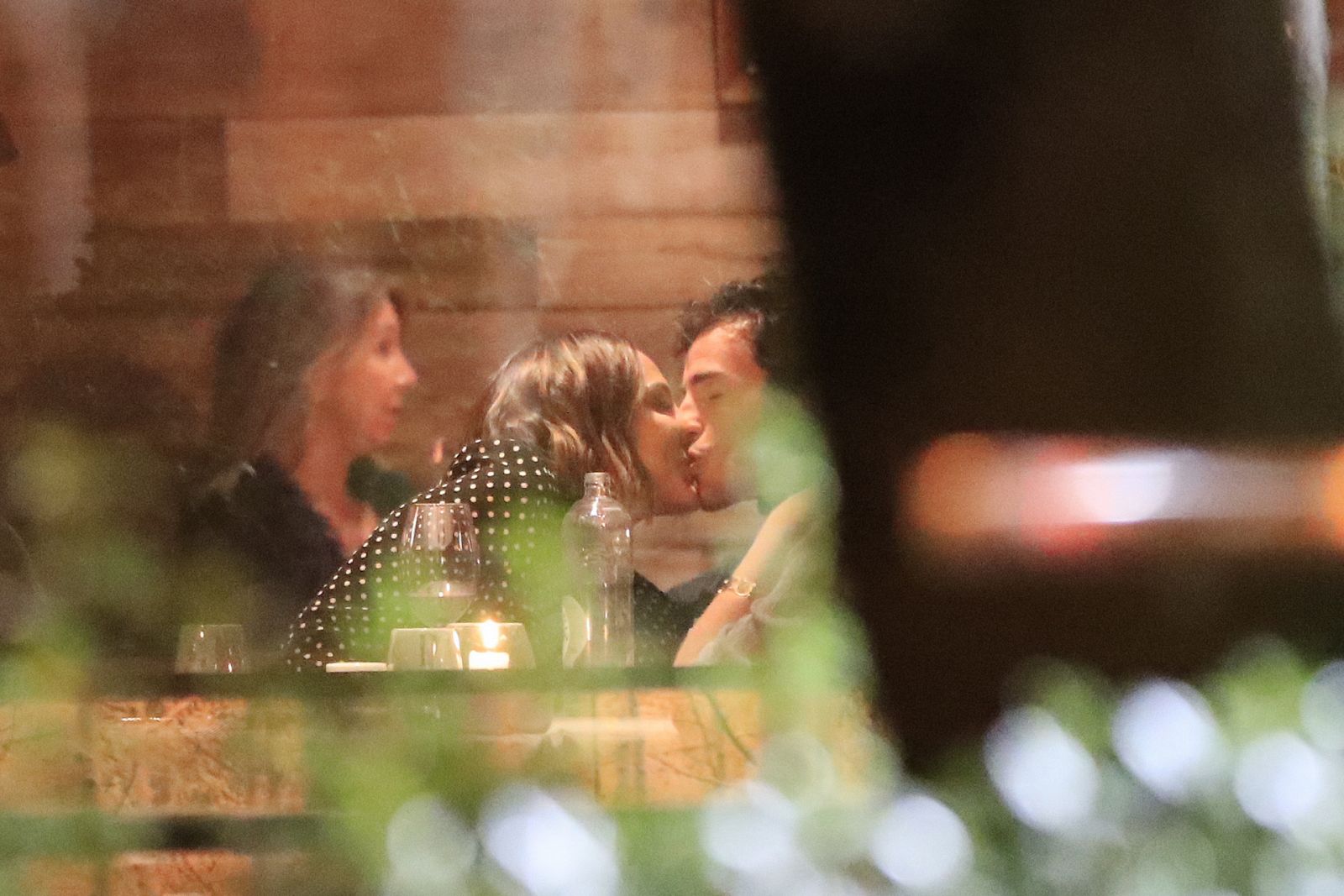 TAMARA FALCO Y SU NOVIO IÃ'IGO ONIEVA SE COMEN A BESOS EN MADRID