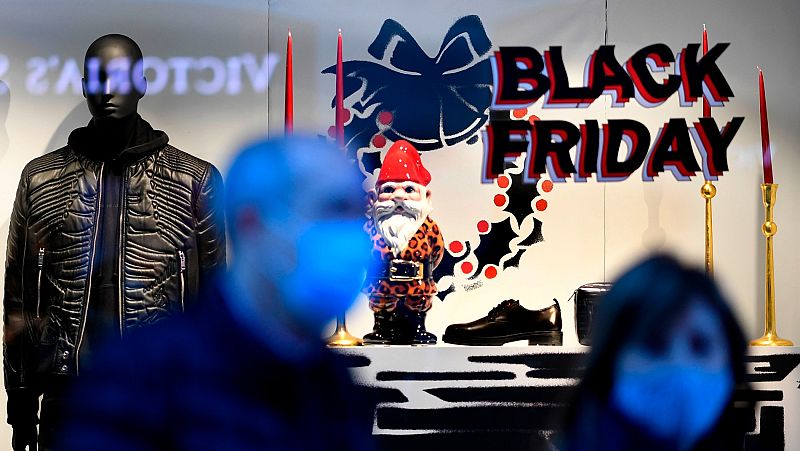Escaparate en Madrid que anuncia el 'Black Friday'