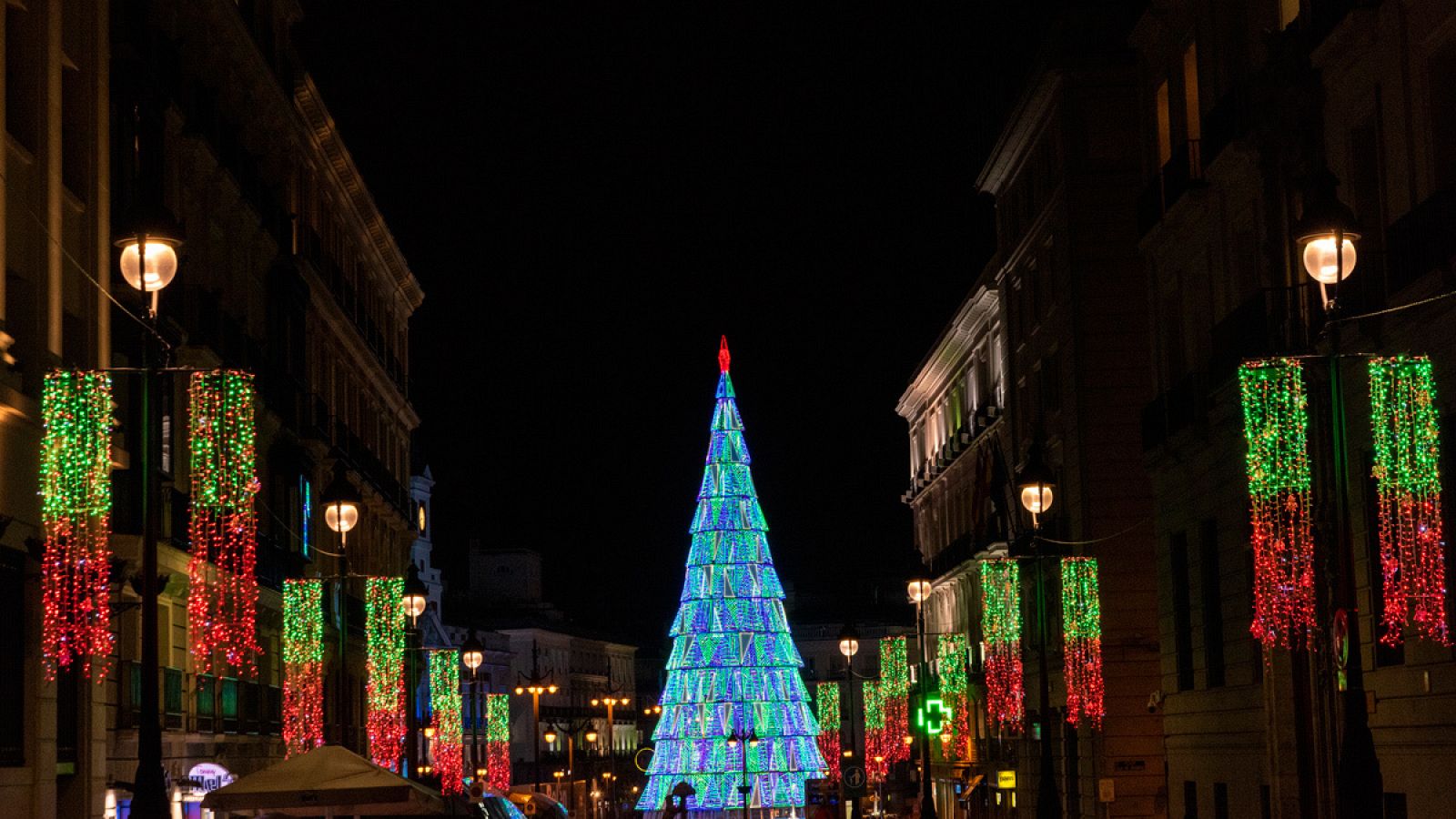 Iluminacion De Navidad Madrid Se Viste De Luz Con Andres Sarda Devota Lomba Y Duyos