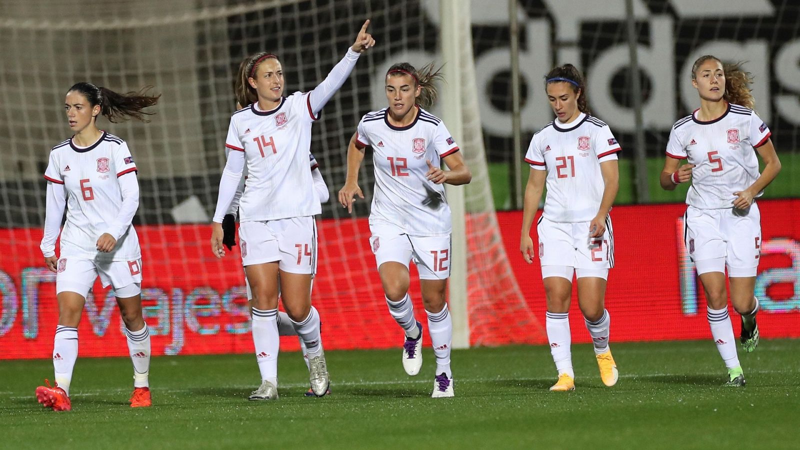 Las jugadoras de la selección en su partido ante Moldavia.