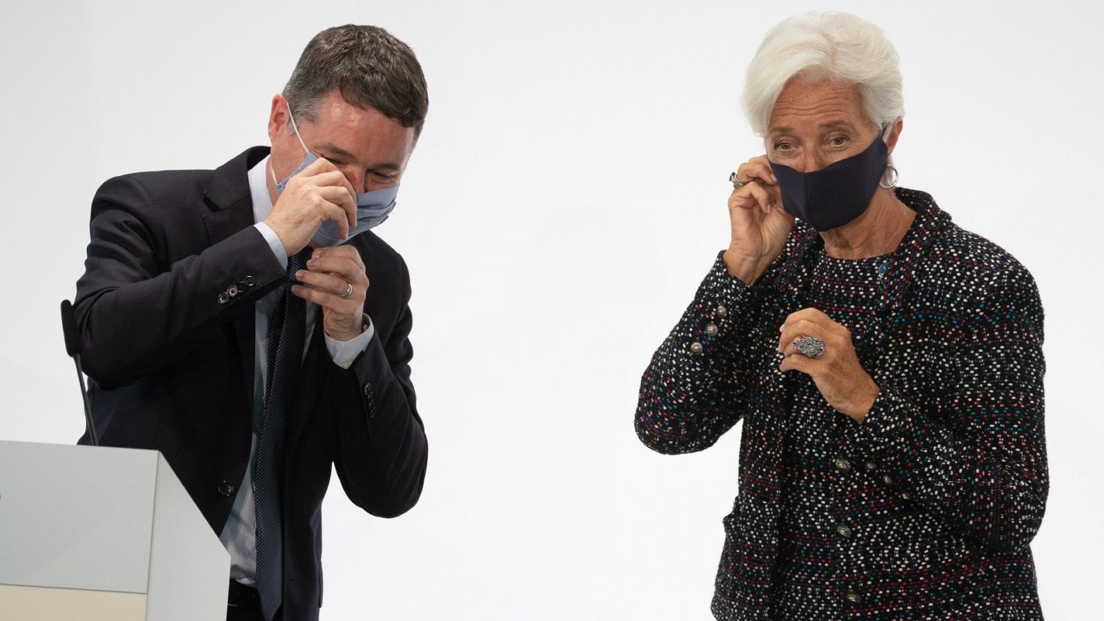 El presidente del Eurogrupo, Paschal Donohe, junto a la presidenta del BCE, Christine Lagarde