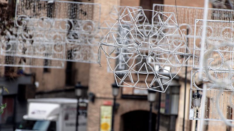 Adornos navideños en el casco histórico de Toledo