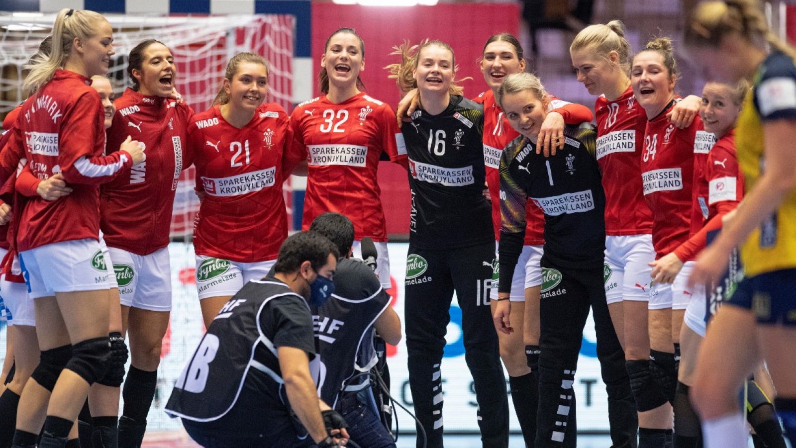 Imagen de la selección danesa de balonmano femenino.