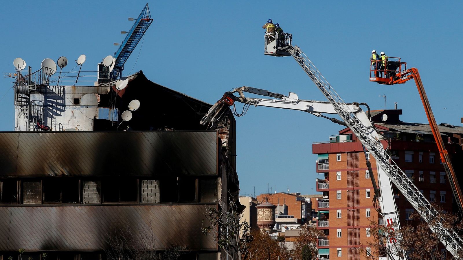 Incendio en una nave de Badalona