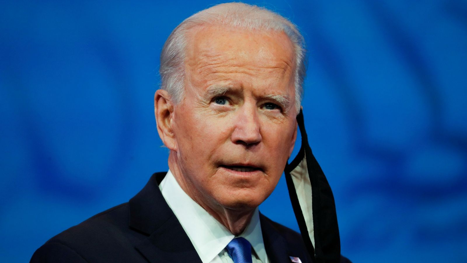 El presidente electo Joe Biden comparece en un discurso televisado a la nación tras la certificación del Colegio Electoral