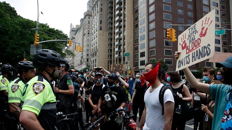 Imagen del 11 de junio de 2020 de una manifestación en Nueva York por la muerte de George Floyd, un hombre negro desarmado, a manos de la Policía en Minesota.